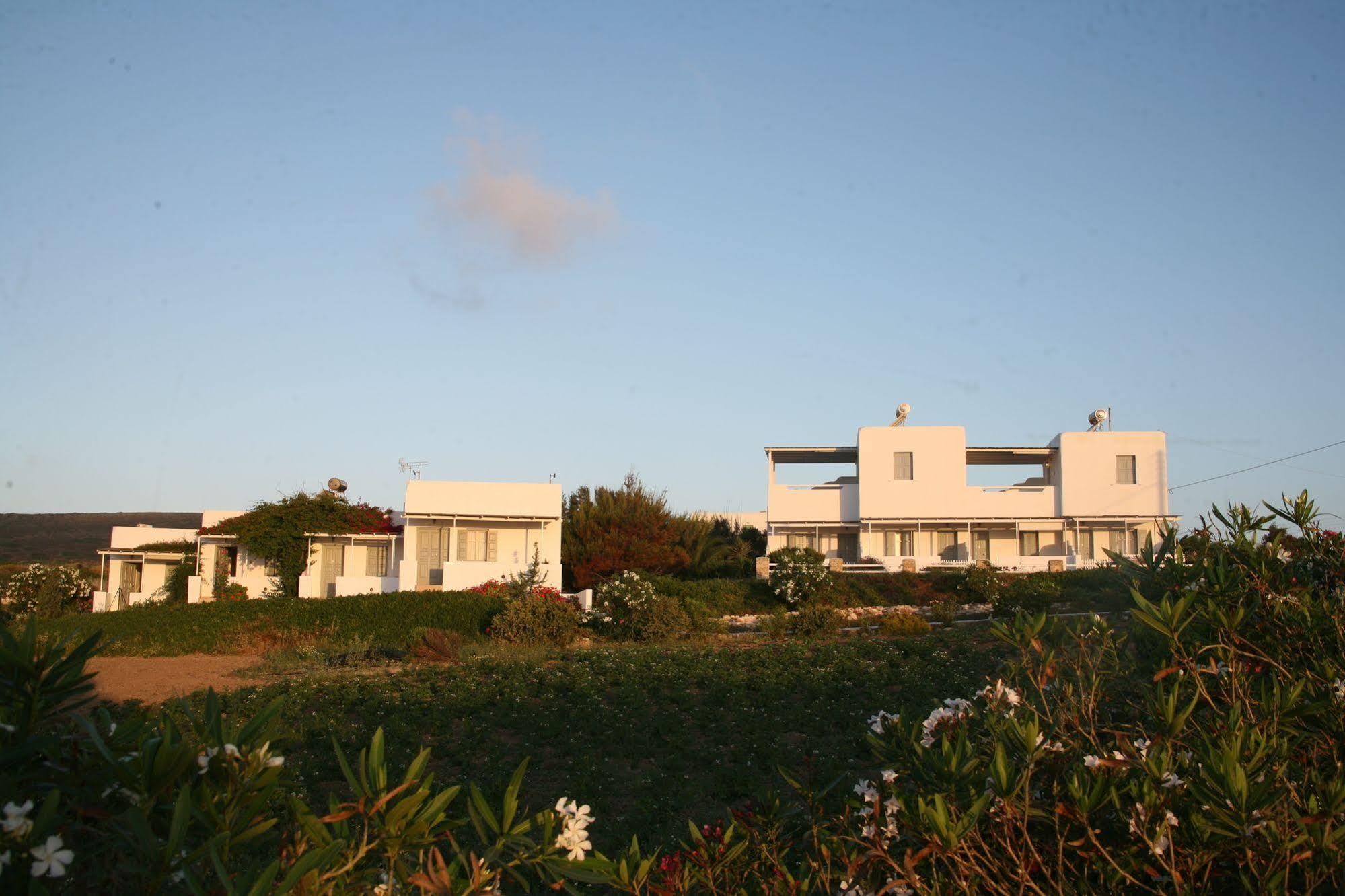 Pente Elies Milos Pollonia ภายนอก รูปภาพ
