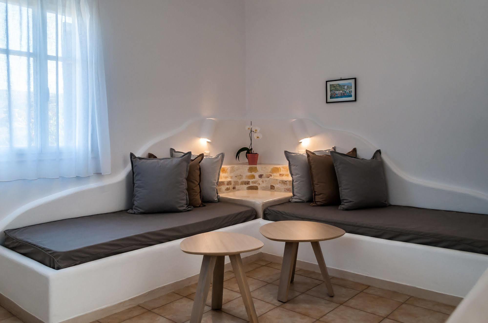 Pente Elies Milos Pollonia ภายนอก รูปภาพ