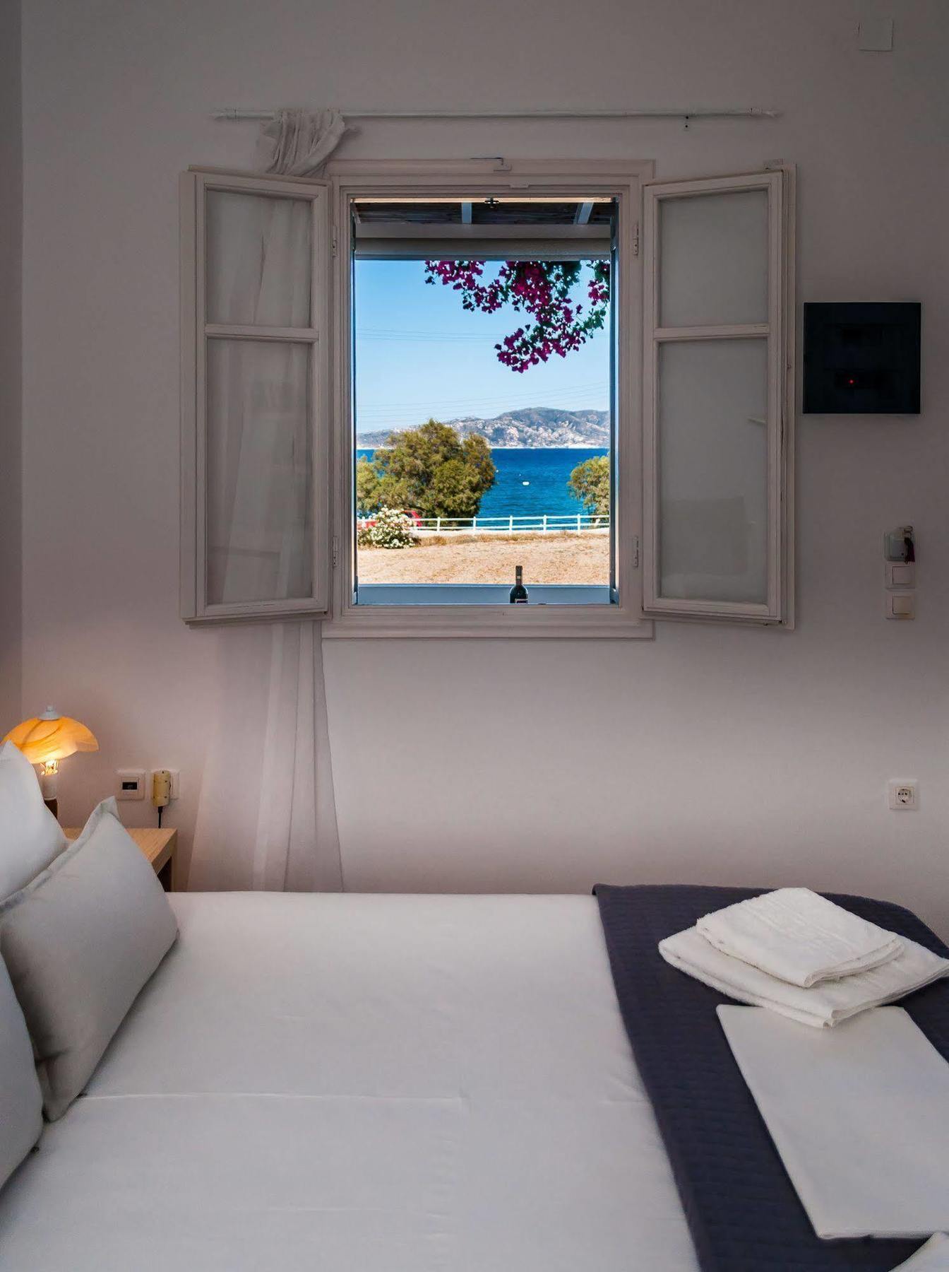 Pente Elies Milos Pollonia ภายนอก รูปภาพ
